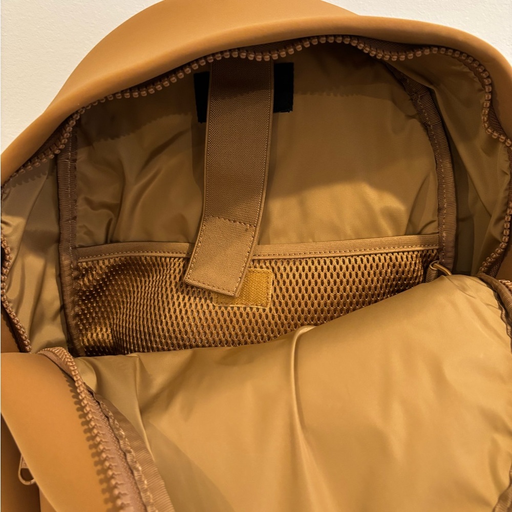 Quince Caramel Tan Everyday Backpack - Picture 5 of 7